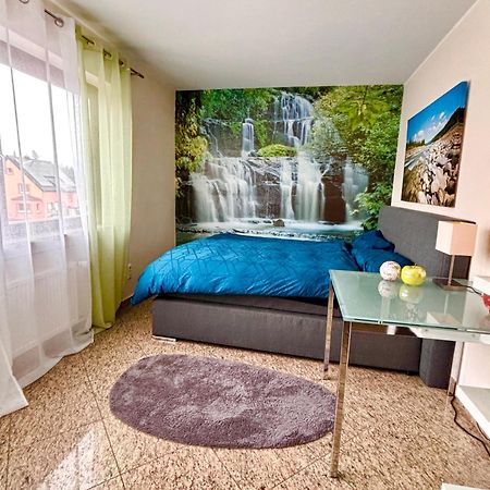 Magisches Doppelzimmer Mit Atemberaubender Wasserfall-Wand In Seligenstadt Zewnętrze zdjęcie