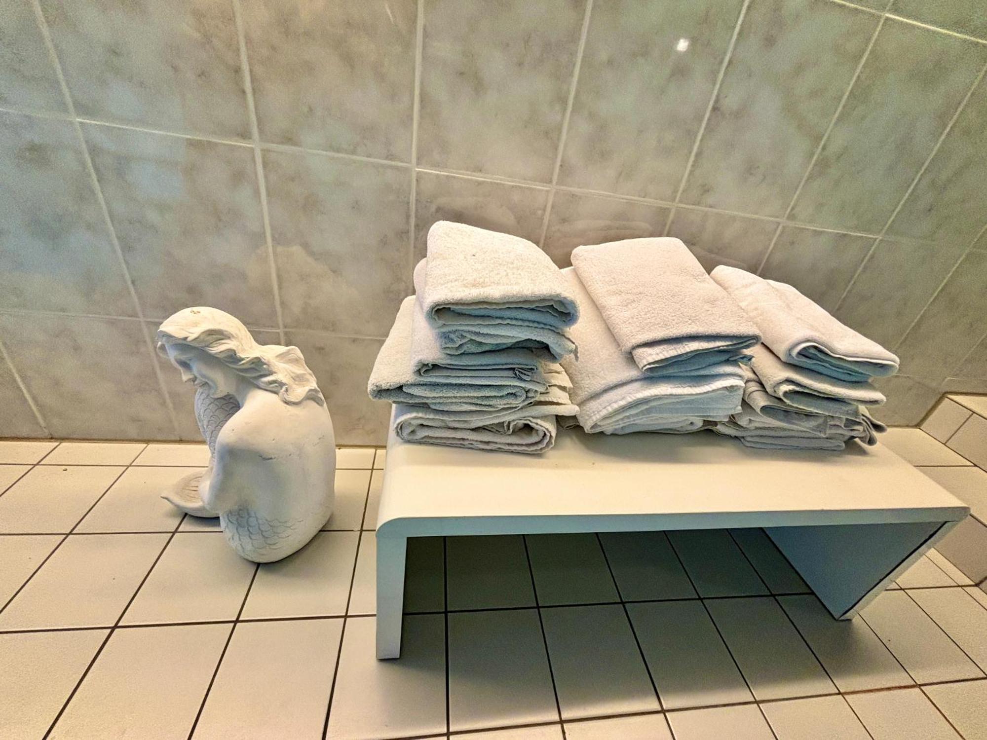Magisches Doppelzimmer Mit Atemberaubender Wasserfall-Wand In Seligenstadt Zewnętrze zdjęcie